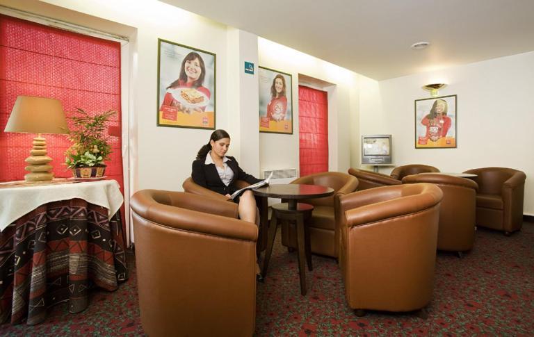Hotel Ibis Paris Le Bourget La Courneuve Exterior foto