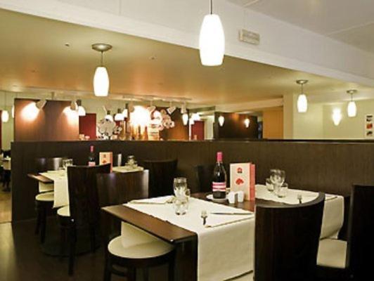 Hotel Ibis Paris Le Bourget La Courneuve Exterior foto
