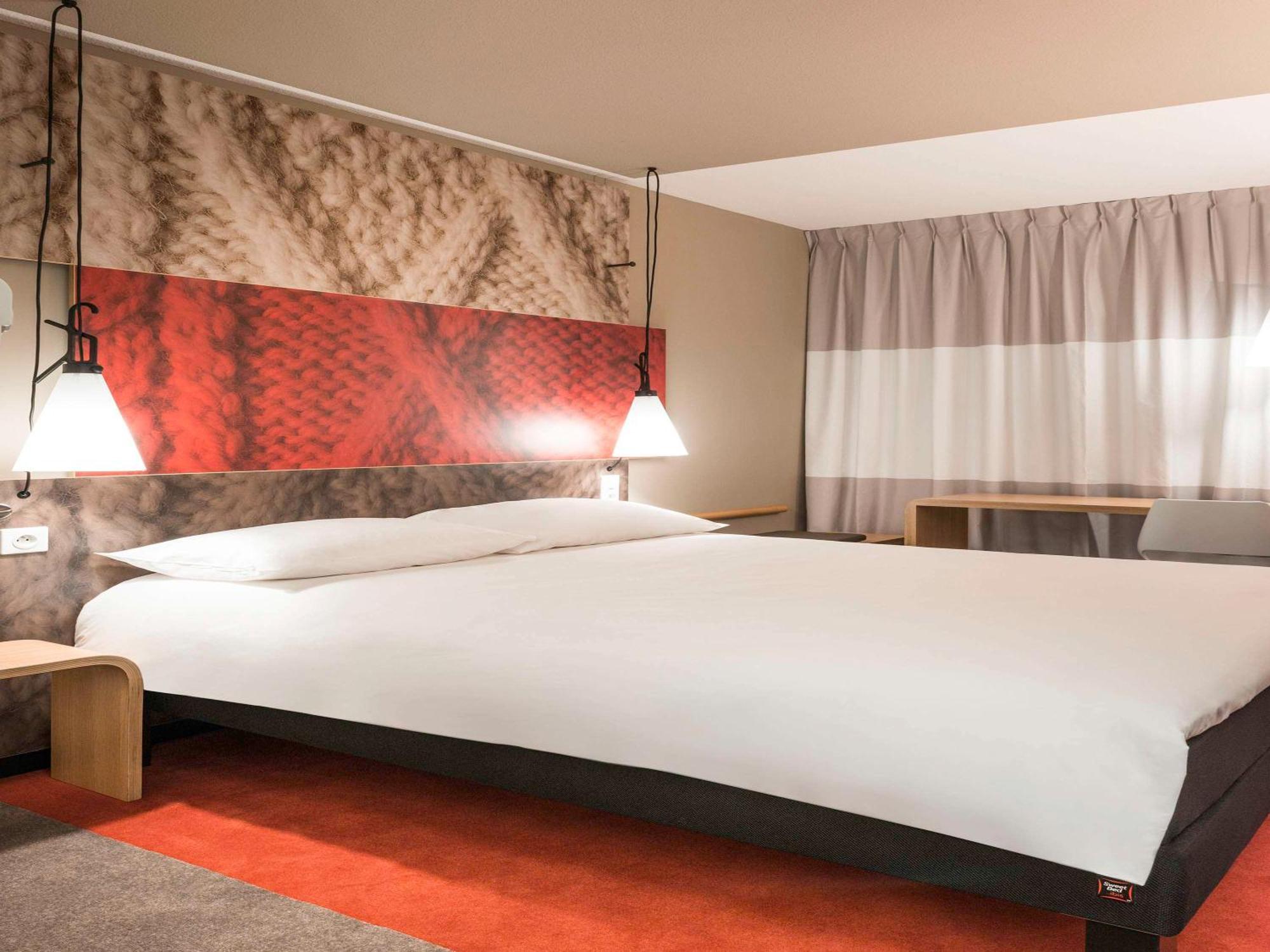 Hotel Ibis Paris Le Bourget La Courneuve Exterior foto