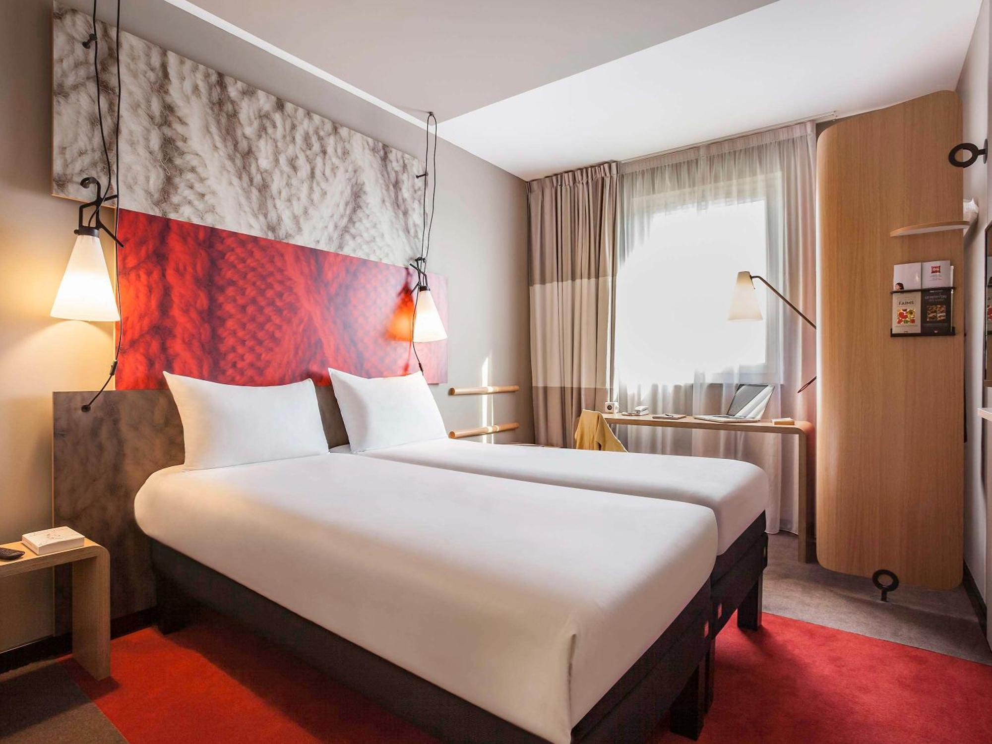 Hotel Ibis Paris Le Bourget La Courneuve Exterior foto