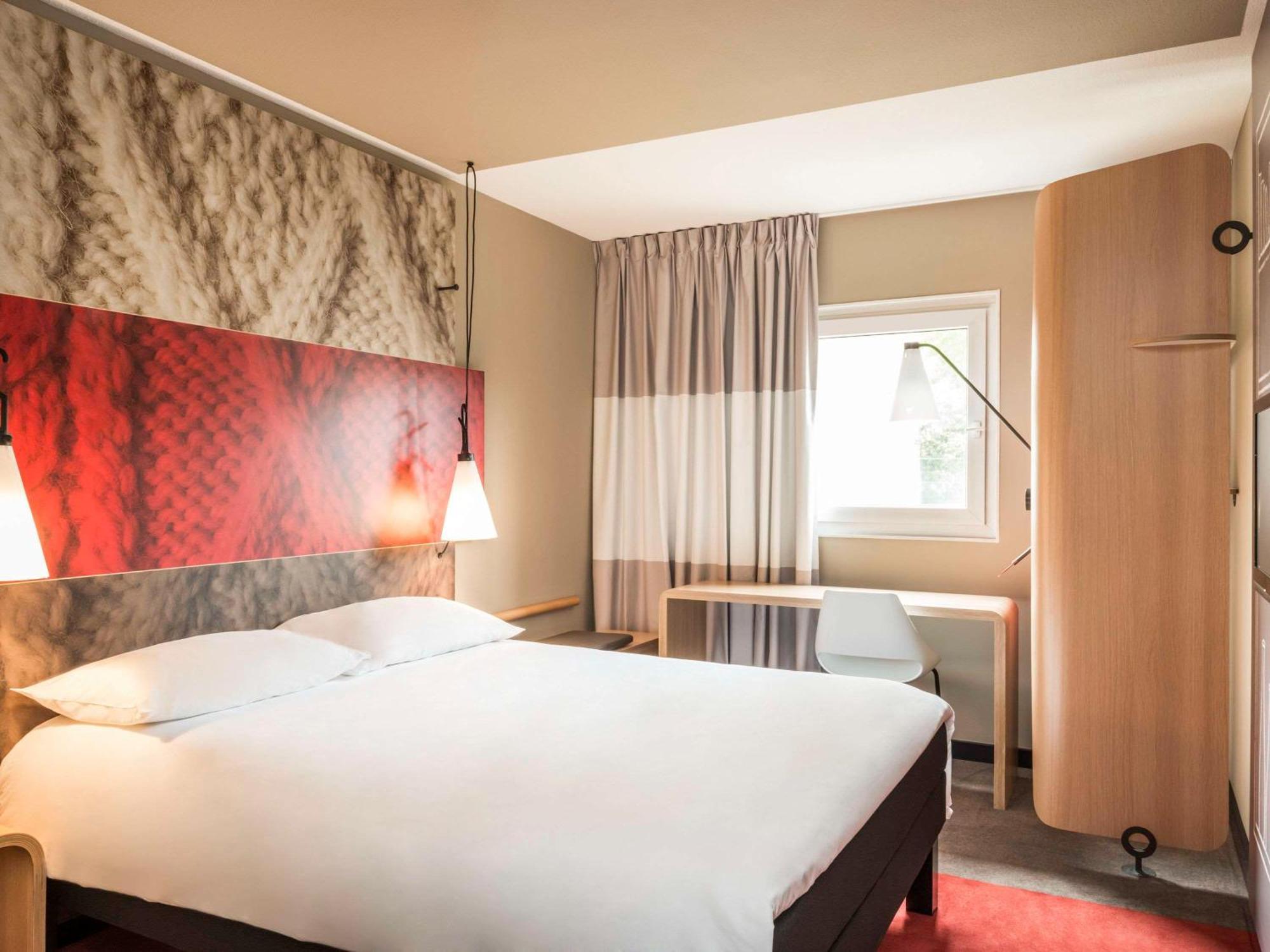 Hotel Ibis Paris Le Bourget La Courneuve Exterior foto