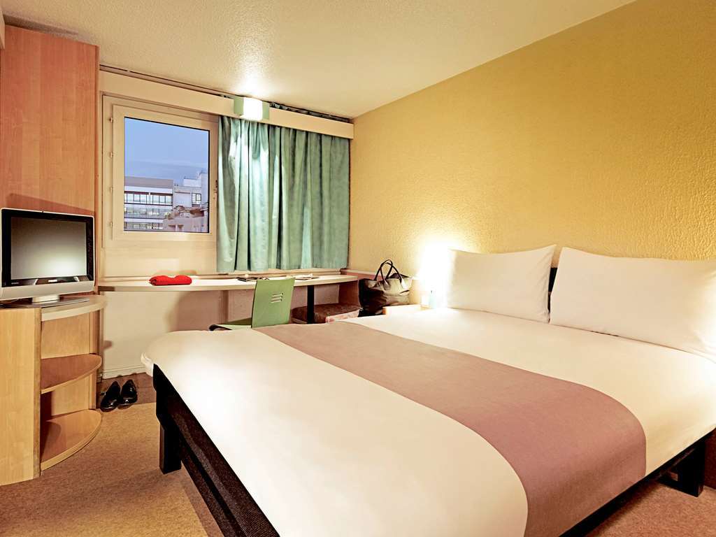 Hotel Ibis Paris Le Bourget La Courneuve Zimmer foto