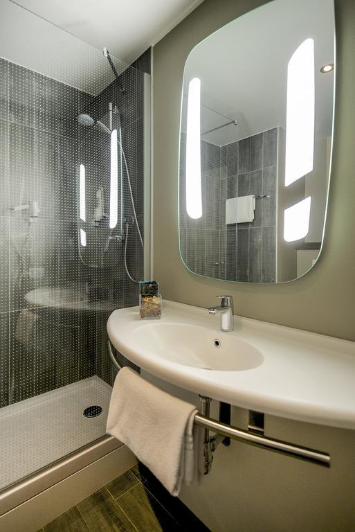 Hotel Ibis Paris Le Bourget La Courneuve Exterior foto