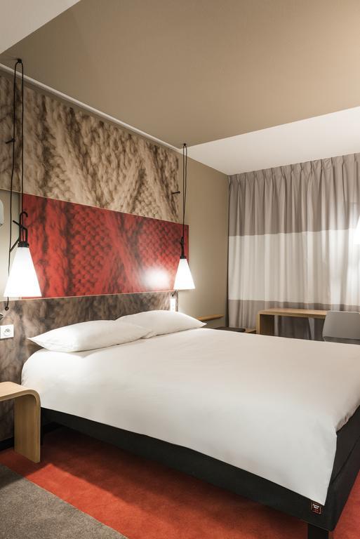 Hotel Ibis Paris Le Bourget La Courneuve Exterior foto