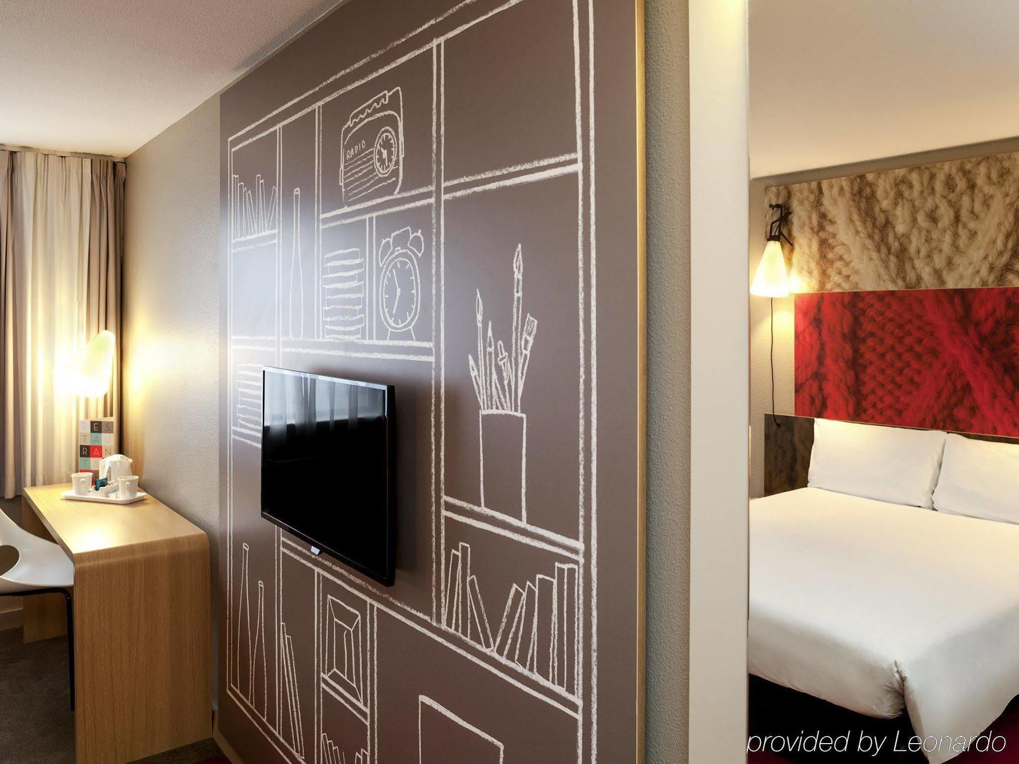 Hotel Ibis Paris Le Bourget La Courneuve Exterior foto